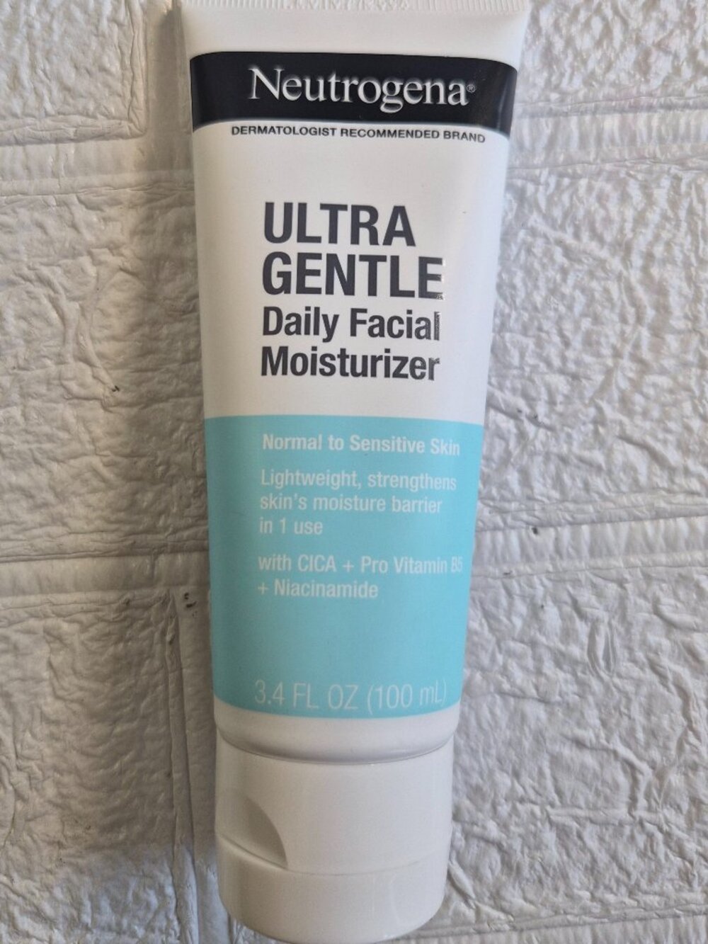 Neutrogena Fragrance Free Facial Moisturizer, for Sensitive Dry Skin, 3.4 Fl oz